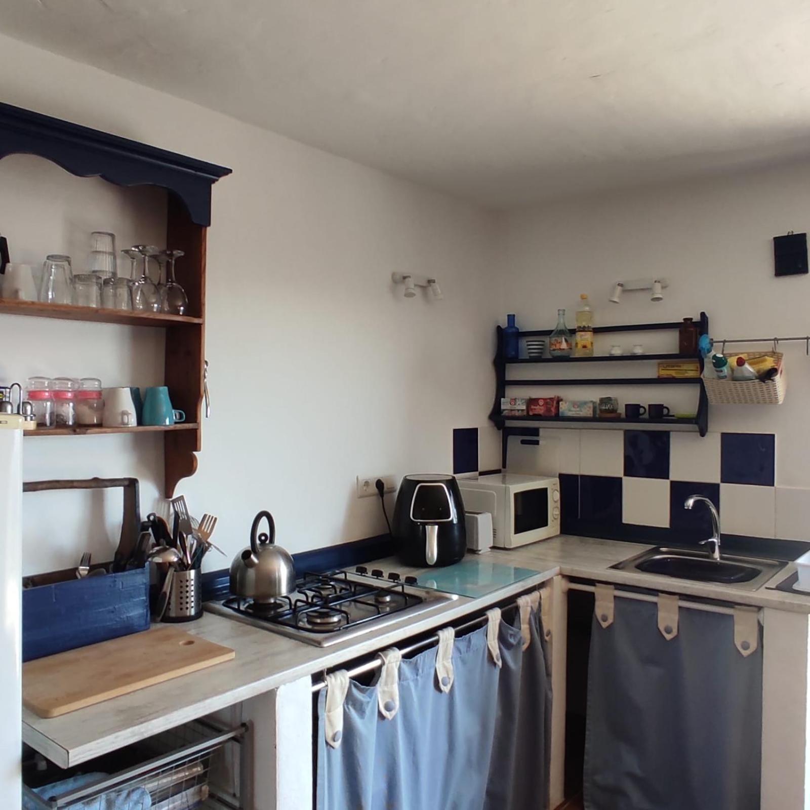 Vine Ridge Studio And Apartment Комарес Экстерьер фото