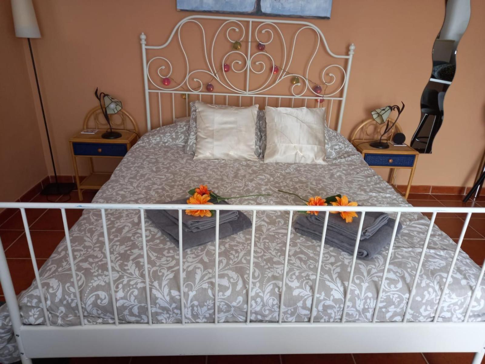 Vine Ridge Studio And Apartment Комарес Экстерьер фото
