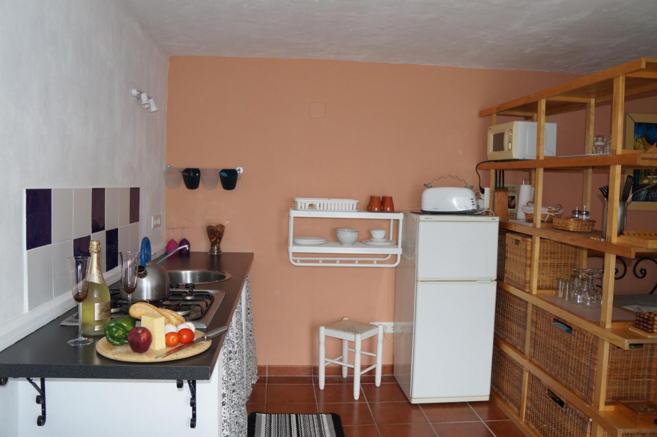 Vine Ridge Studio And Apartment Комарес Экстерьер фото